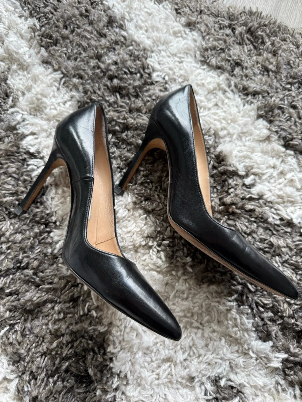 Manolo Blahnik Black Leather Pointed Toe Stiletto Pumps - Picture 2 of 7